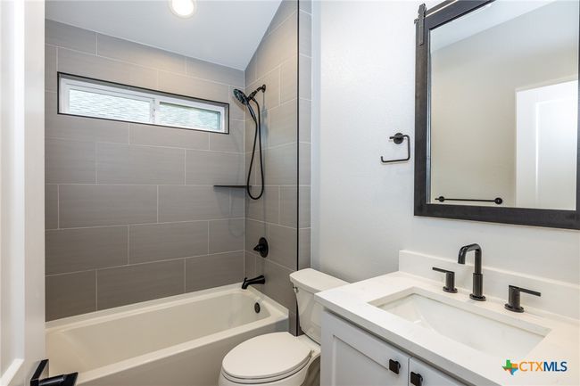 Guest Bathroom with Tub/Shower Combo | Image 12