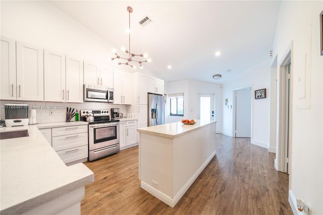 11167 Nw 38 Th Pl, Townhouse with 3 bedrooms, 2 bathrooms and null parking in Sunrise FL | Image 5