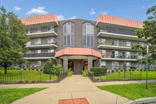 103-4840 Foster St, Skokie, IL, 60077-1306 | Card Image