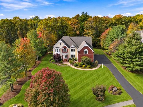 8 Connelly Hill Rd, Hopkinton, MA, 01748-2581 | Card Image