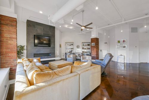 800 Market St, Chattanooga, TN, 37402-2632 | Card Image