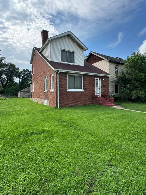 638 Carolina St, Gary, IN, 46402-2609 | Card Image