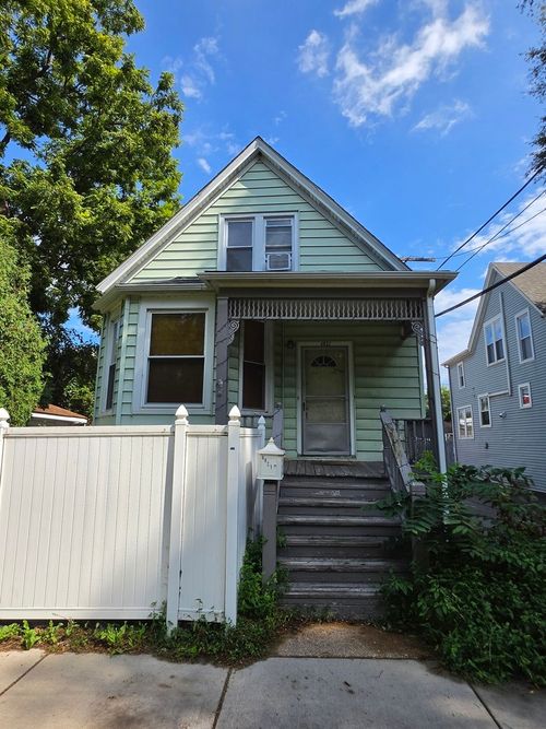 6821 N Ravenswood Ave, Chicago, IL, 60626-3121 | Card Image
