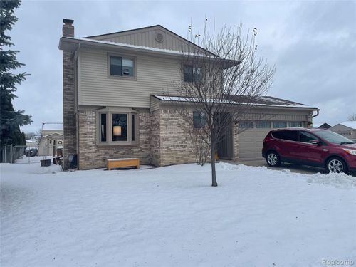 45284 Spagnuolo Rd, Macomb, MI, 48044-4524 | Card Image