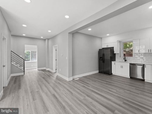 9 N Front St, DARBY, PA, 19023-3013 | Card Image