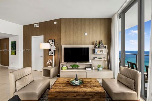 lph1-4111 S Ocean Dr, Hollywood, FL, 33019-3055 | Card Image