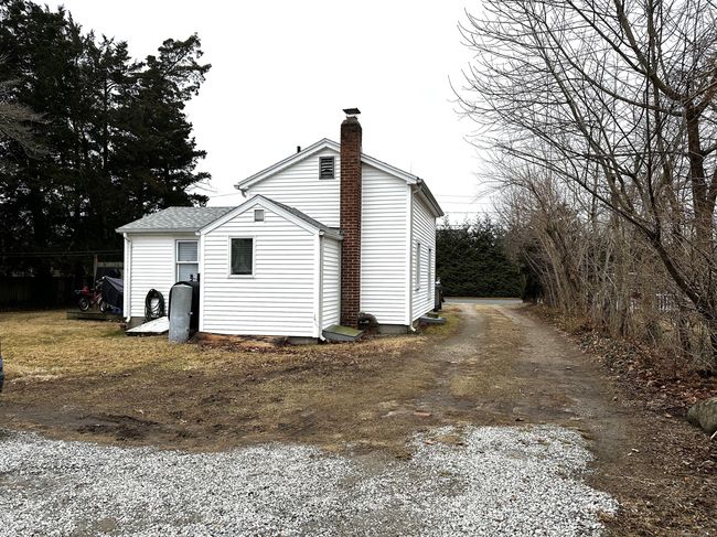 7 &amp; 7R N Washington Avenue, Home with 2 bedrooms, 2 bathrooms and 4 parking in East Lyme CT | Image 9