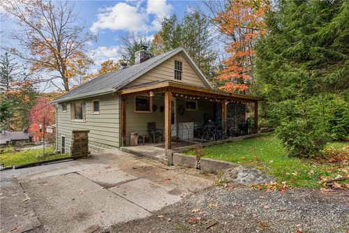 211 Ironwood Rd, Somerset, PA, 15501-5845 | Card Image