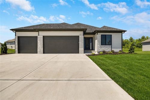 216 Sw Chelmsford Drive, Blue Springs, MO, 64014 | Card Image
