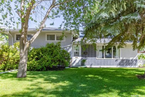 1301 Queen Cres, Moose Jaw, SK, S6H3G5 | Card Image