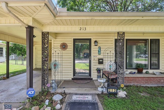 213 N 38 Th St, House other with 3 bedrooms, 1 bathrooms and null parking in Corsicana TX | Image 4