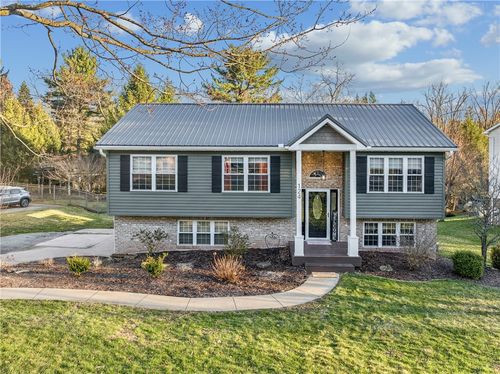 124 Pinebrook Dr, Beaver Falls, PA, 15010-1258 | Card Image