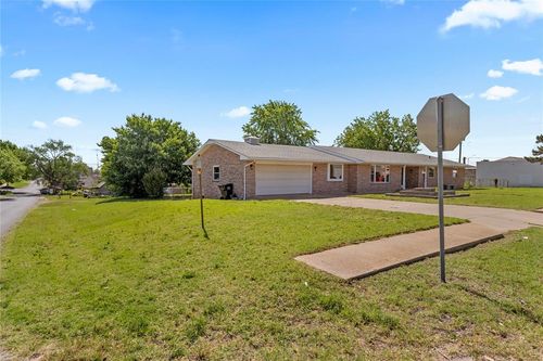 590 N Broadway Ave, Hydro, OK, 73048-8425 | Card Image