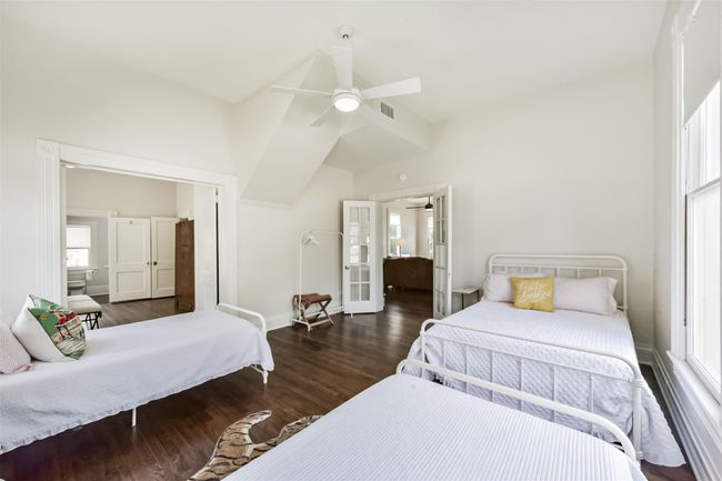 612 S Day St, House other with 4 bedrooms, 3 bathrooms and 1 parking in Brenham TX | Image 36