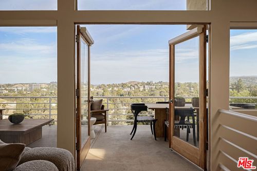 5052 Medina Rd, Woodland Hills, CA, 91364-4346 | Card Image