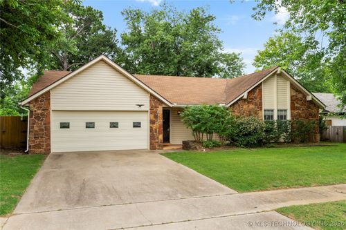 911 Fir St, Jenks, OK, 74037-2705 | Card Image
