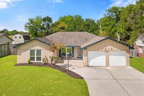1916 Tracy Lynn Ln, Alvin, TX, 77511-3830 | Card Image