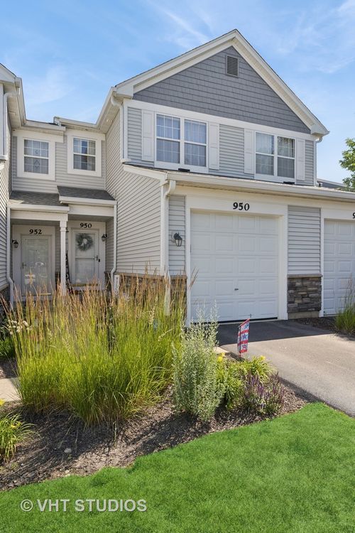 950 Genesee Dr, Naperville, IL, 60563-4115 | Card Image