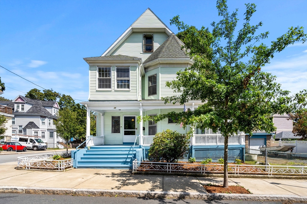 Earl St, Malden, MA 02148
