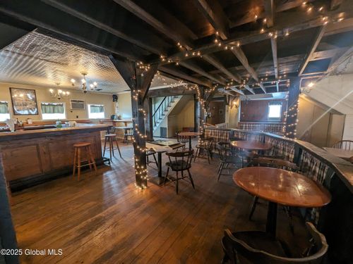 17 Main St, Ballston Lake, NY, 12019-2039 | Card Image