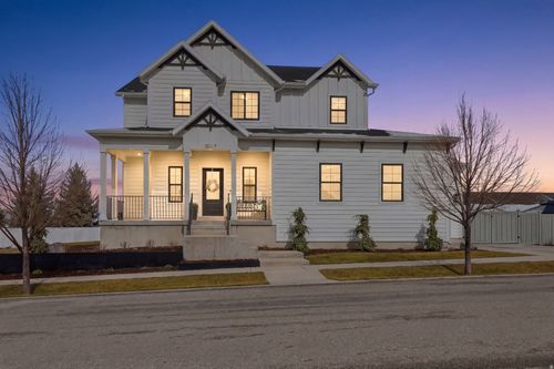 724 W 50 N, Hyrum, UT, 84319-2102 | Card Image