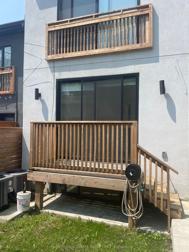 379 Mcroberts Ave, House other with 2 bedrooms, 1 bathrooms and null parking in York ON | Image 12