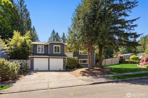 17703 Ne 34th St, Redmond, WA, 98052-5835 | Card Image