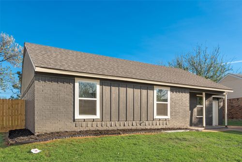 823 Cavalier Dr, Arlington, TX, 76017-6015 | Card Image