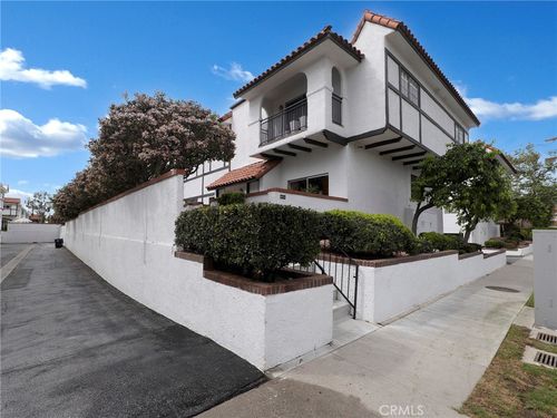 25-10030 Owensmouth, Chatsworth, CA, 91311 | Card Image