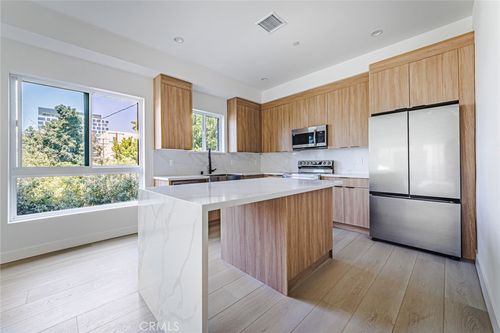 1330 Tamarind Ave, Hollywood, CA, 90028-8411 | Card Image