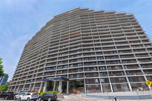 6m-25-40 Shore Blvd, Astoria, NY, 11102-3945 | Card Image