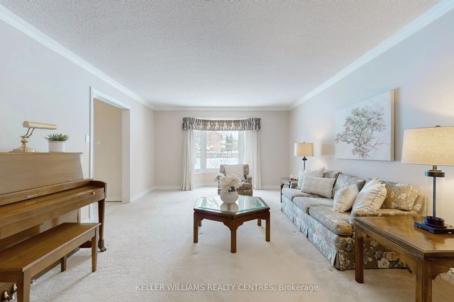 32 Petch Cres, House other with 4 bedrooms, 3 bathrooms and 4 parking in Aurora ON | Image 5