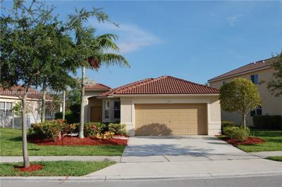 513 Live Oak Ln, House other with 3 bedrooms, 2 bathrooms and null parking in Weston FL | Image 1