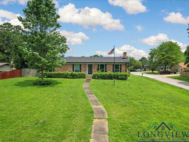1009 Sequoyah Ln, House other with 3 bedrooms, 2 bathrooms and null parking in Longview TX | Image 4
