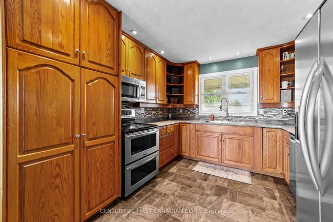 13972 Elginfield Rd, House other with 3 bedrooms, 2 bathrooms and 8 parking in Lucan ON | Image 16