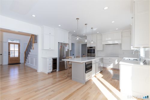 112 Stallion Dr, Glastonbury, CT, 06033-5700 | Card Image