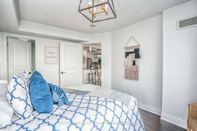 612 - 9 George St N, Condo with 2 bedrooms, 1 bathrooms and 1 parking in Brampton ON | Image 21