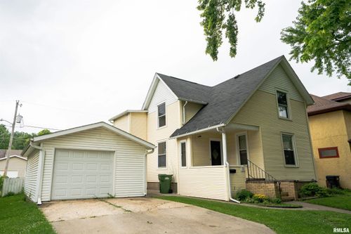 728 Park Pl, Clinton, IA, 52732-3801 | Card Image