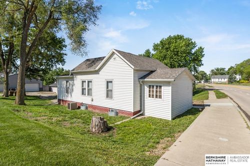 929 Main St, Seward, NE, 68434-2047 | Card Image