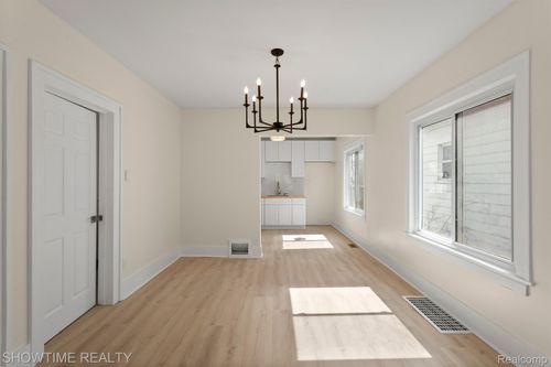 1875 4th St, Wyandotte, MI, 48192-3904 | Card Image