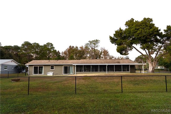 The rear of the house | Image 28