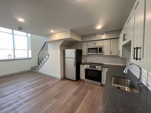 40-160 Seabury St, Fall River, MA, 02720-4929 | Card Image