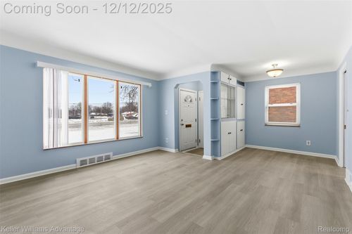 14221 W 10 Mile Rd, Oak Park, MI, 48237-1435 | Card Image