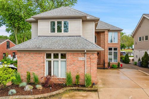 37701 Huron Pointe Dr, Harrison Township, MI, 48045-2826 | Card Image