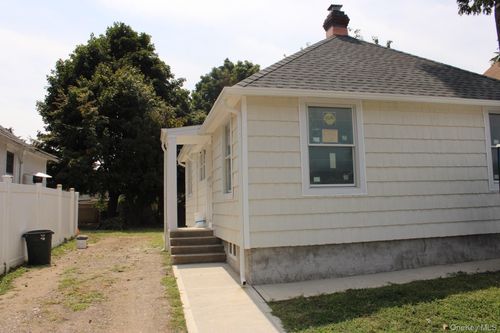 98 Steamboat Road, North Hempstead, NY, 11024 | Card Image