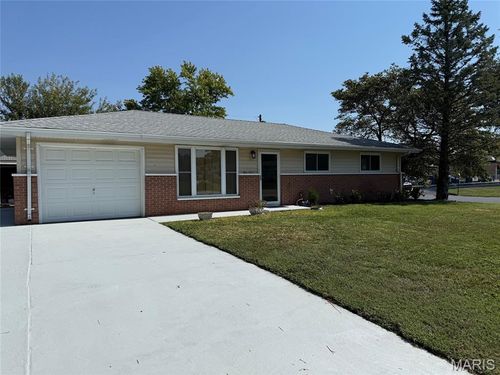 332 Joseph Dr, Fairview Heights, IL, 62208-3615 | Card Image