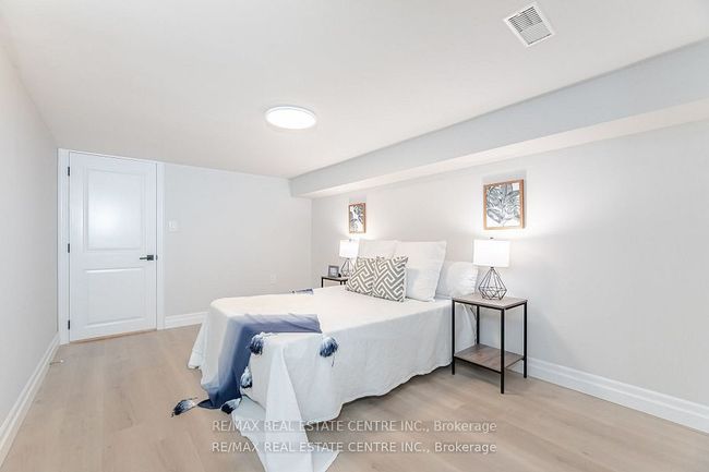 531 King St E, House other with 3 bedrooms, 2 bathrooms and 5 parking in Oshawa ON | Image 32