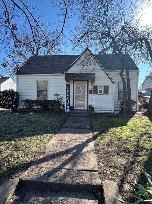 600 E Robert St, Fort Worth, TX, 76104-6452 | Card Image