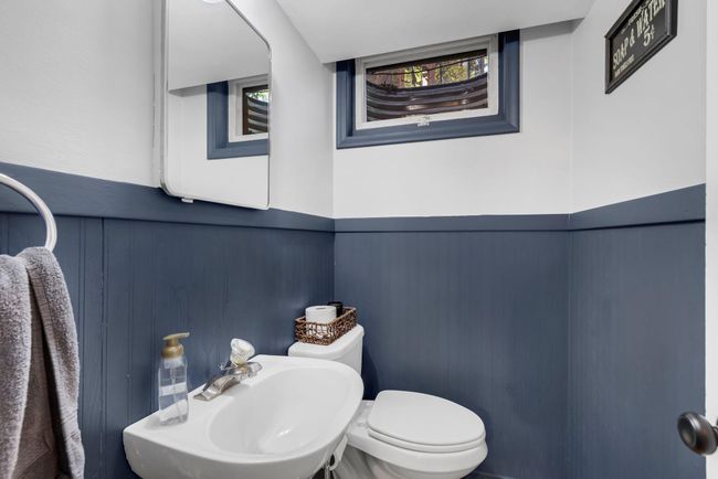 39_11908_James_Rd_Hopkins_MN_55343_USA-Bathroom-HT8A1393.JPG | Image 26