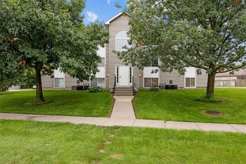 158 Elm Ridge Dr, North Liberty, IA, 52317-9412 | Card Image